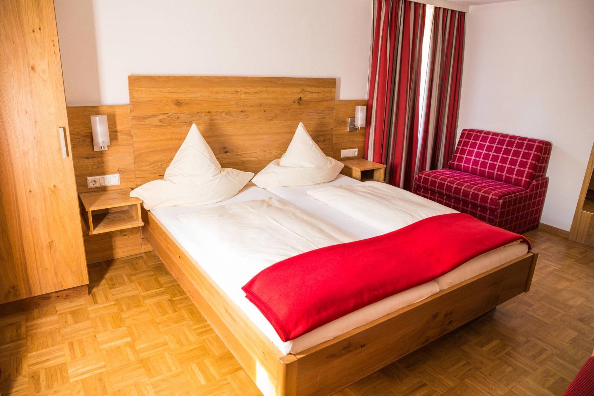 Landgasthaus Zur Linde, Neusatz Bühl Esterno foto